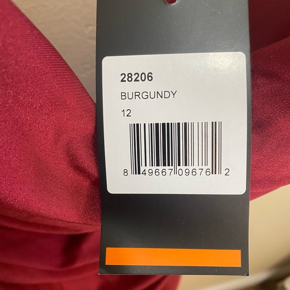 La Femme Burgundy Criss Cross Low Back Evening Gown Prom Formal Size 12 NWT🌿 - Picture 3 of 7